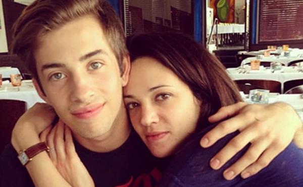 «Καίνε» την Αρτζέντο γυμνές φωτογραφίες στο κρεβάτι με τον 17χρονο