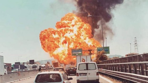 Χάος στη Μπολόνια : Νεκρός και δεκάδες τραυματίες από συνεχείς εκρήξεις