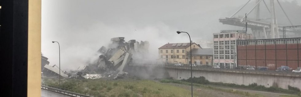 Οδογέφυρα κατέρρευσε στην Ιταλία