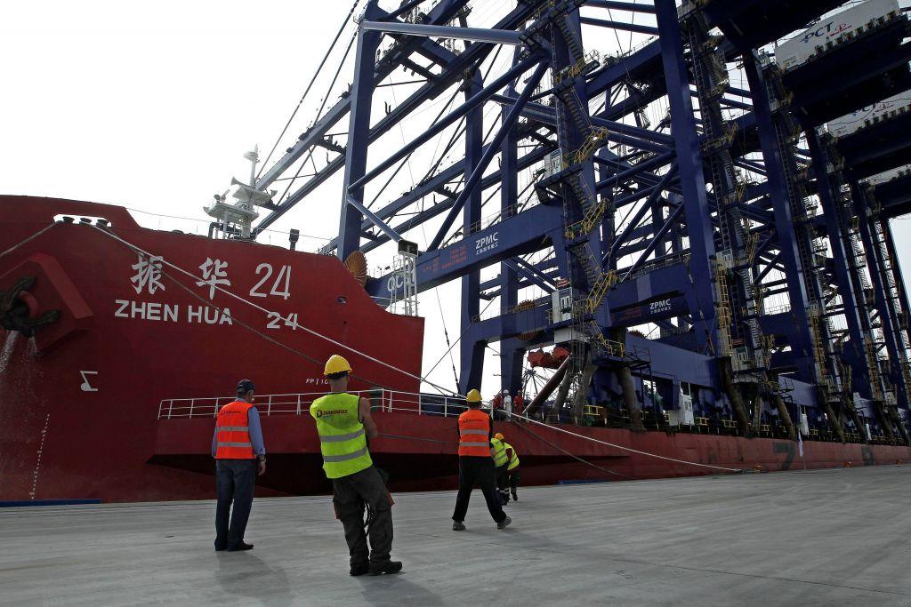 Στα βαρέα και ανθυγιεινά οι εργαζόμενοι στους προβλήτες ΙΙ και ΙΙΙ του Πειραιά