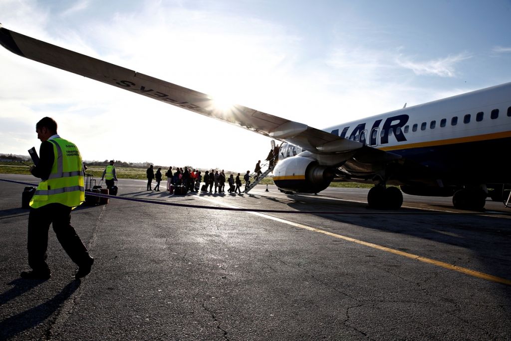 Ryanair: Τέλος στη δωρεάν χειραποσκευή 10 κιλών