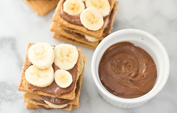 Μπισκότα γεμιστά με πραλίνα και μπανάνα