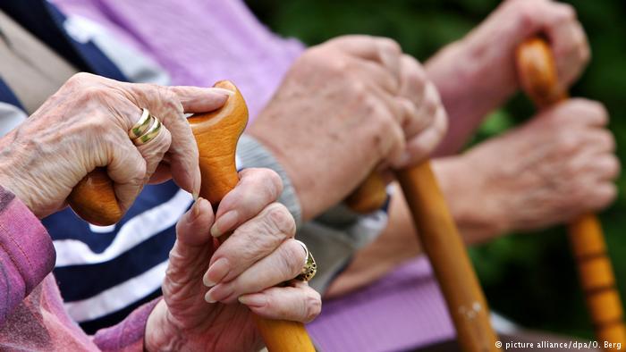 Στο 48% του μέσου μισθού οι γερμανικές συντάξεις