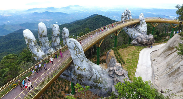 Μια πρωτότυπη γέφυρα στο Βιετνάμ