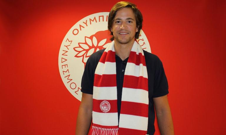 Στον Ολυμπιακό και επίσημα ο Ρέινα