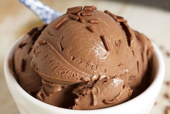 Παγωτό σοκολάτας με γάλα αμυγδάλου