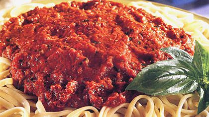 Ζυμαρικά με σάλτσα κόκκινης πιπεριάς