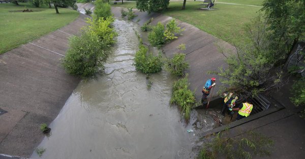 Πλημμύρες στη νότια Γαλλία – Εκκένωση 750 κατασκηνωτών