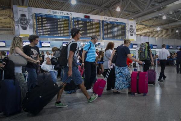 FT: Greece brain drain hampers economic recovery
