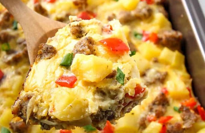 Σουφλέ με λουκάνικα και πατάτες