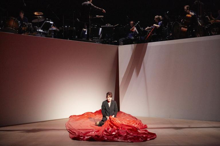 Η Φανή Αρντάν παρουσιάζει «Κασσάνδρα» στο Νιάρχος