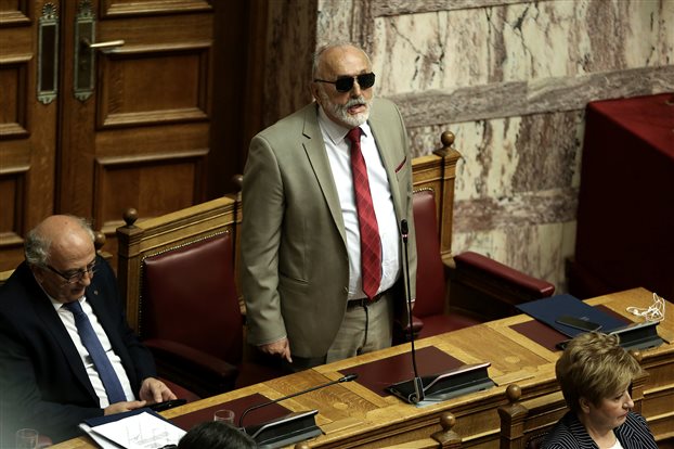 Έφυγε ο πρώτος από την κυβέρνηση