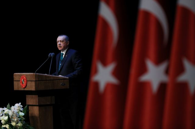 Bloomberg: Η Τουρκία εξετάζει διάσωση από το ΔΝΤ και capital controls