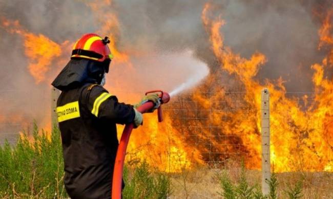 Yψηλός κίνδυνος πυρκαγιάς για την Κυριακή - Σε ποιες περιοχές