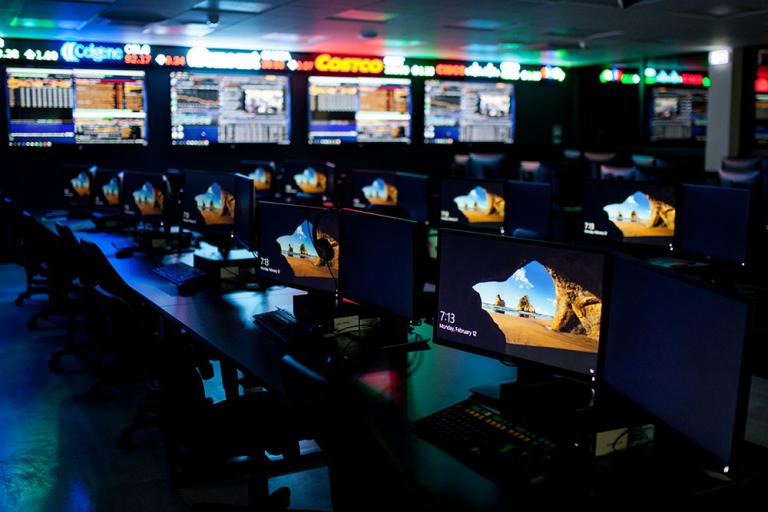 Ένα εικονικό dealing room για την κατάρτιση των φοιτητών χρηματοοικονομικών σπουδών