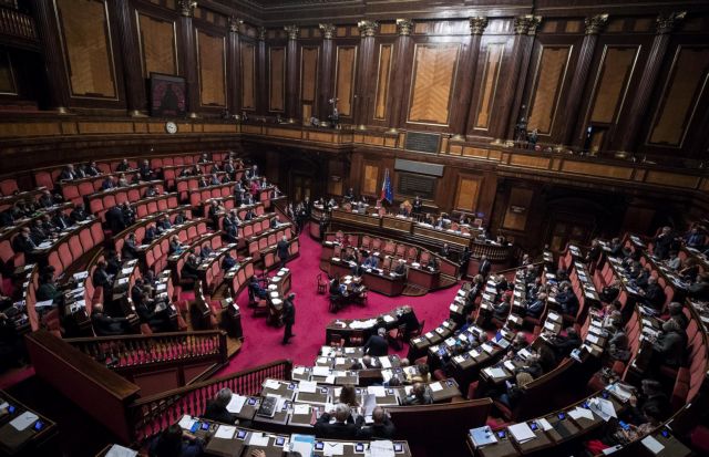 Ιταλία: Το κοινοβούλιο έδωσε πράσινο φως στον νέο νόμο για τα εργασιακά