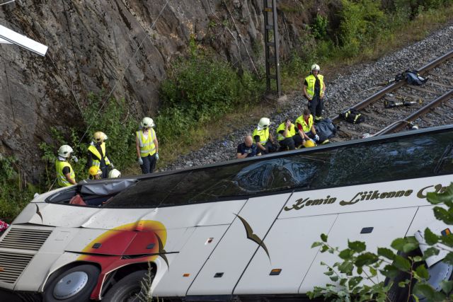 Φινλανδία: Λεωφορείο έπεσε από γέφυρα – Τέσσερις οι νεκροί [Εικόνες]