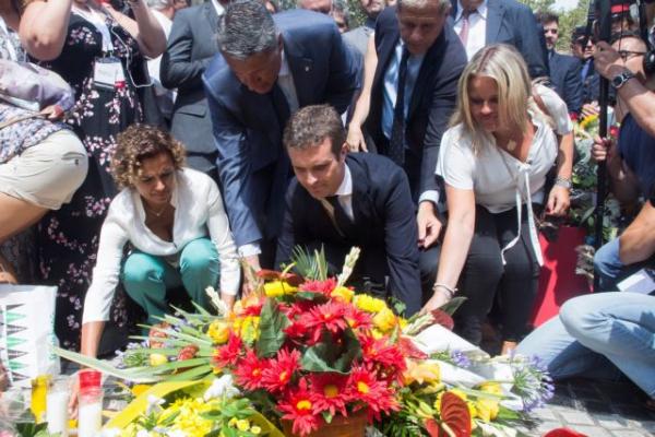 Ισπανία: Φόρος τιμής στα θύματα της περυσινής τρομοκρατικής επίθεσης στη Βαρκελόνη