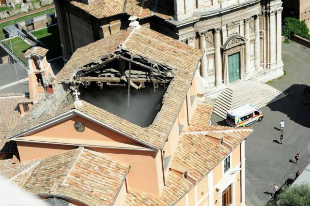 Ιταλία: Κατέρρευσε οροφή ιστορικής εκκλησίας στη Ρώμη