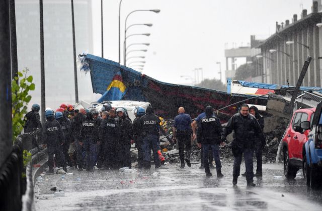 Εικόνες καταστροφής στην Ιταλία μετά την κατάρρευση της οδογέφυρας