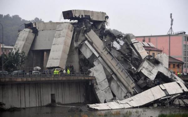 Τραγωδία Γένοβα: Πέντε οι αγνοούμενοι μετά την κατάρρευση της γέφυρας