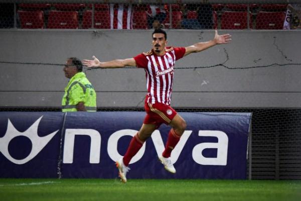 Ερυθρόλευκη κυριαρχία και ένα βήμα από τα πλέι οφ