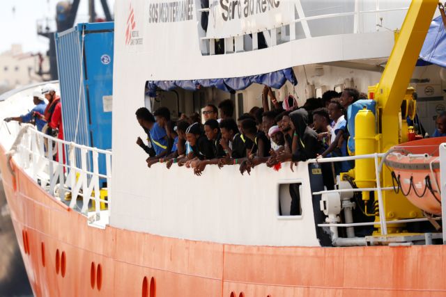 Στη Μάλτα αγκυροβόλησε το πλοίο Aquarius