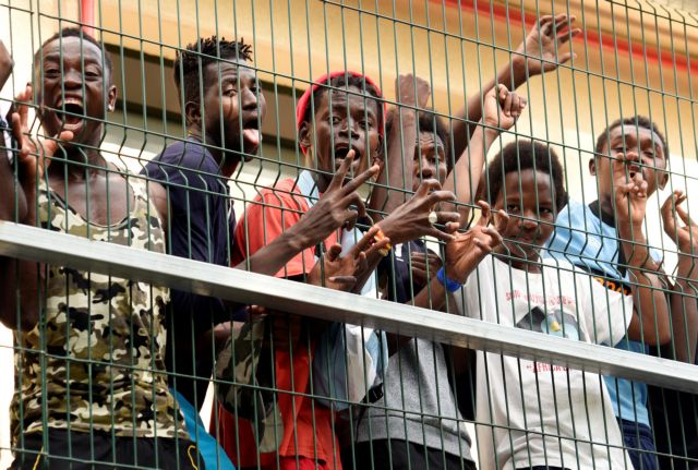 Βίαια επεισόδια με μετανάστες στην ισπανική Θεούτα