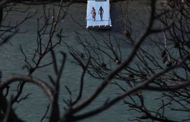 Μάτι: Το Κόκκινο Λιμανάκι πριν και μετά τη φονική πυρκαγιά