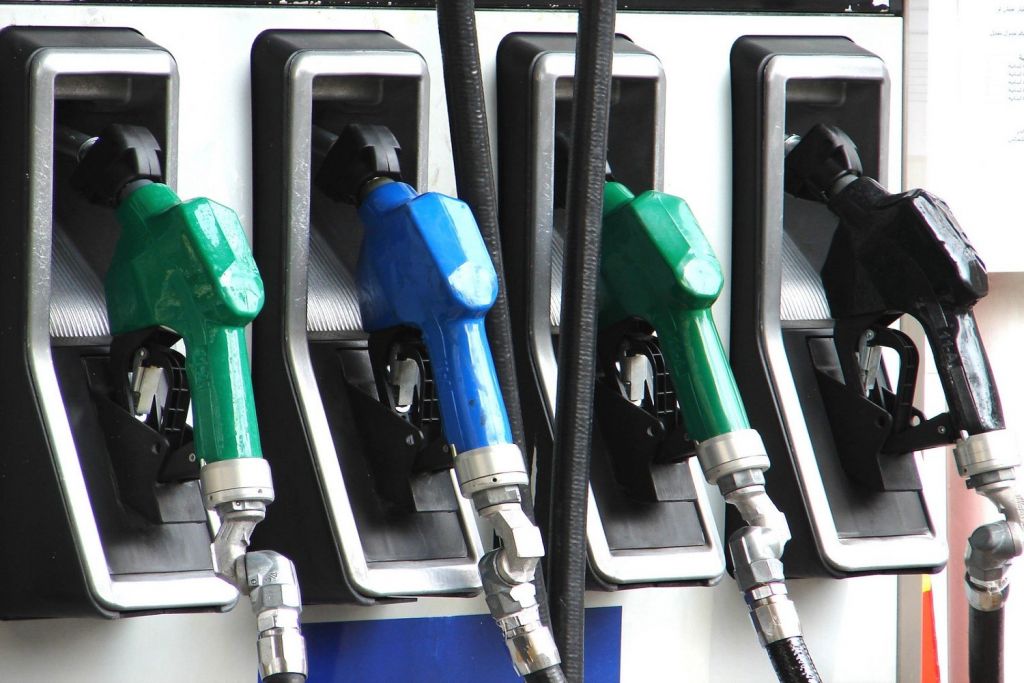 ΡΑΕ: Πλαφόν στις τιμές των καυσίμων σε 17 νομούς