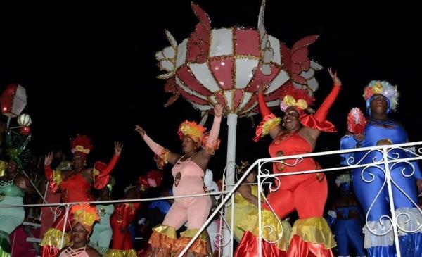 Las Voluminosas: «Οι ευτραφείς κυρίες» που εντυπωσιάζουν στο καρναβάλι της Αβάνας