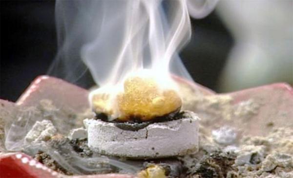 Απίστευτο περιστατικό: Τραυματίες μετά από έκρηξη σε… θυμιατήρι