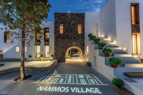 Μύκονος: Louis Vuitton, Louboutin, de la Renta, Dior στο “Nammos Village”