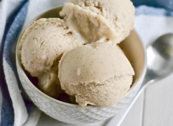 Παγωτό με μπανάνα και κανέλα