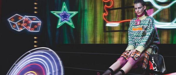 Η Prada δημιουργεί όνειρα φτιαγμένα από φώτα νέον