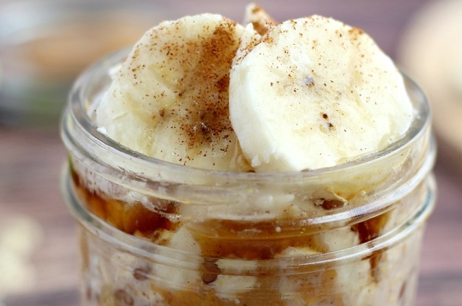 Πρωινό σε βαζάκι: Βρώμη με φιστικοβούτυρο και μπανάνα