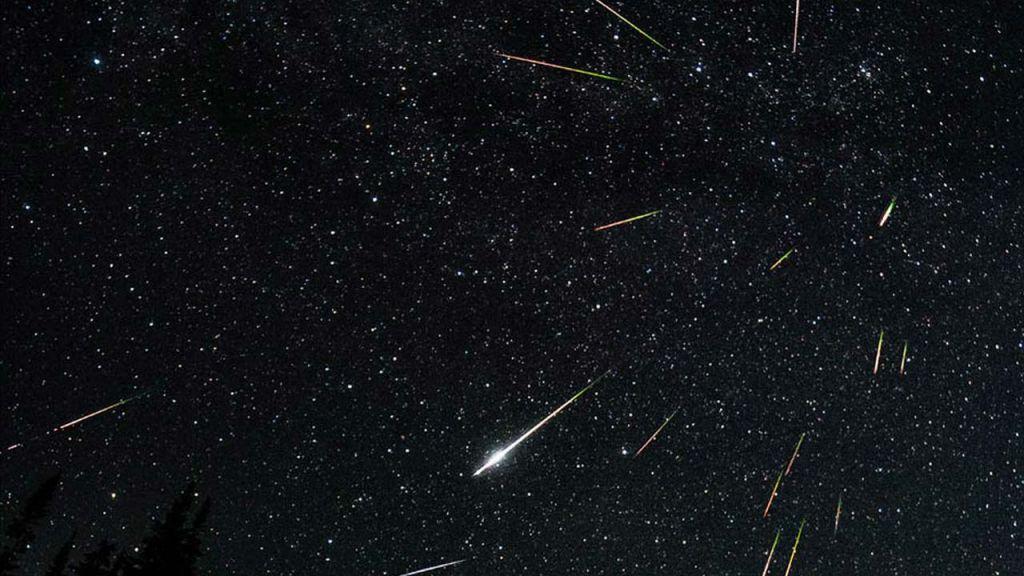 Κορυφώνεται η βροχή των Περσείδων