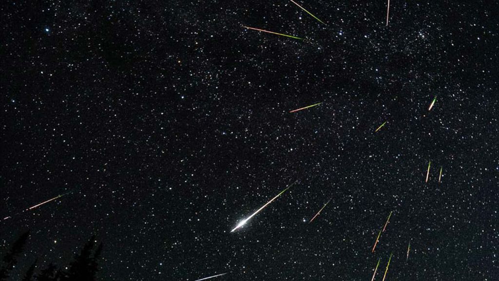 Κορυφώνεται η βροχή των Περσείδων