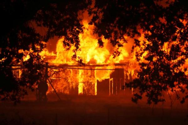 Ισπανία: Μάχη για τον έλεγχο της πυρκαγιάς στο φυσικό πάρκο ελ Εστρέχο