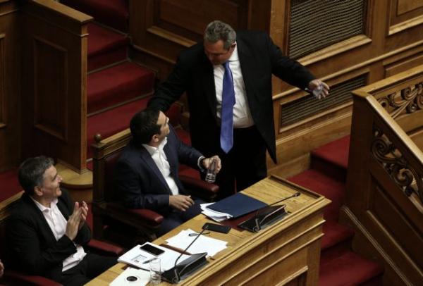 Ανασχηματισμός : Το «άνοιγμα στο Κέντρο» αλά Τσίπρα και η πραγματική αμηχανία του ΣΥΡΙΖΑ