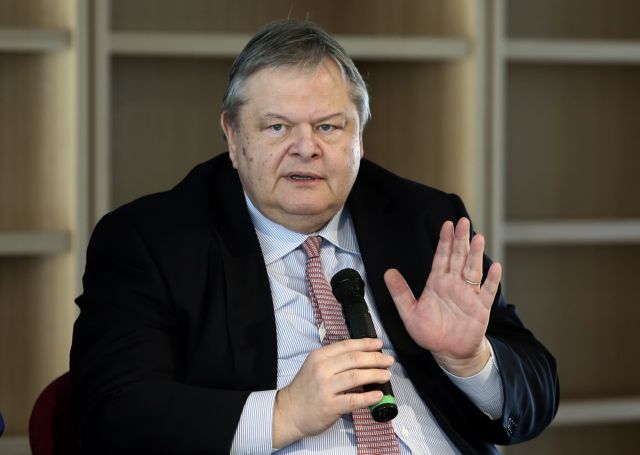 Former finance minister says that crisis is not over, blames SYRIZA