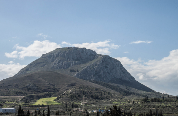Ακροκόρινθος : Ένα ταξίδι στο χρόνο με οδηγό τους ανθρώπους και τα μνημεία