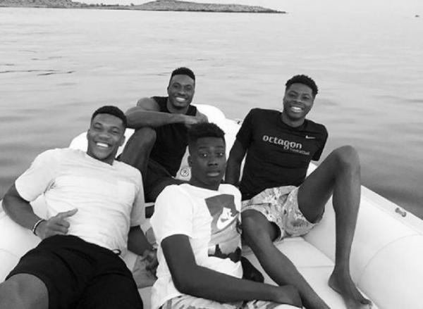 Στιγμές χαλάρωσης για τους Αντετοκούνμπο