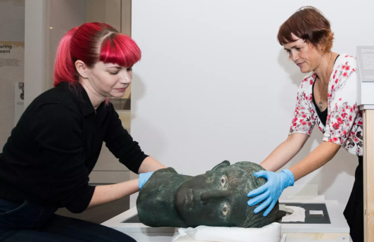 Μπρούτζινη κεφαλή του Αυγούστου έρχεται ξανά στο φως