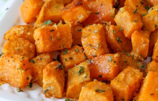 Μπουκιές γλυκοπατάτας με κρούστα τυριού