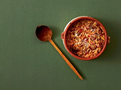 Κοκκινιστό με ατζέμ πιλάφι