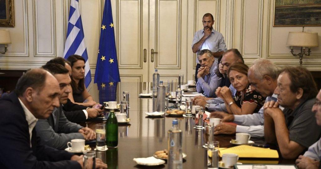 Στην αντεπίθεση το Μαξίμου: Από την κυβέρνηση… ζόμπι στον Τσίπρα που βγαίνει μπροστά