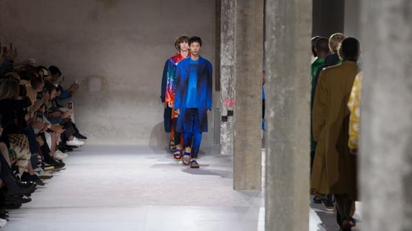 Η νέα κολεξιόν του Dries Van Noten είναι αφιερωμένη στον Verner Panton