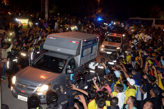 Ισημερινός: Τουλάχιστον 23 νεκροί από σύγκρουση λεωφορείου με αυτοκίνητο