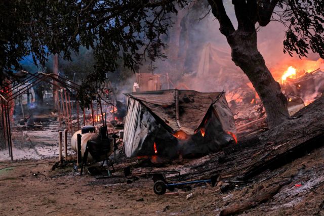 Μαίνεται η φονική πυρκαγιά στην Καλιφόρνια, 6 νεκροί και 16 αγνοούμενοι